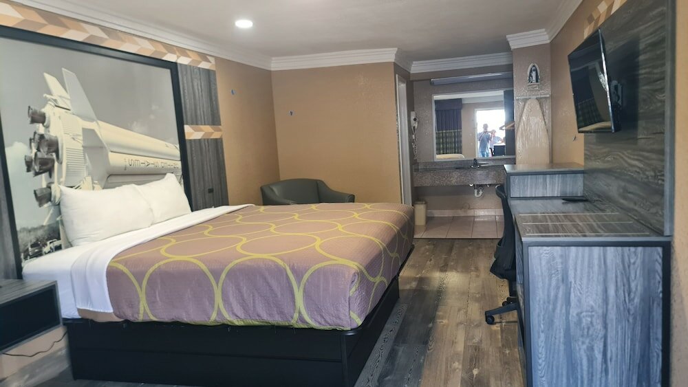 Фото Super 8 by Wyndham Houston West Katy