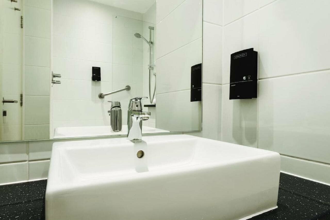 Фото Heeton Concept Hotel City Centre Liverpool
