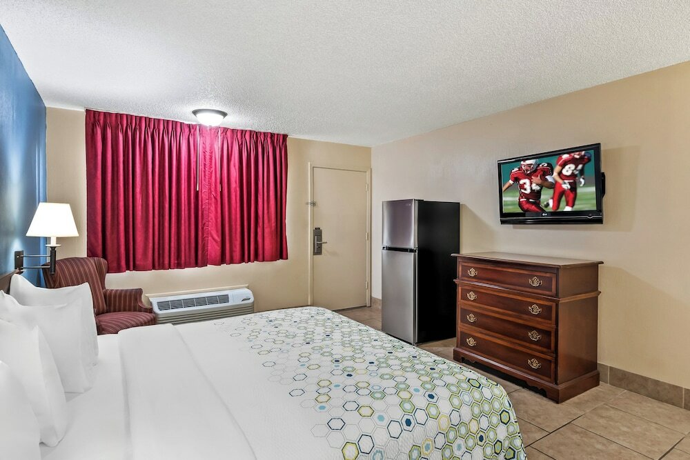 Фото Bonanza Inn & Suites