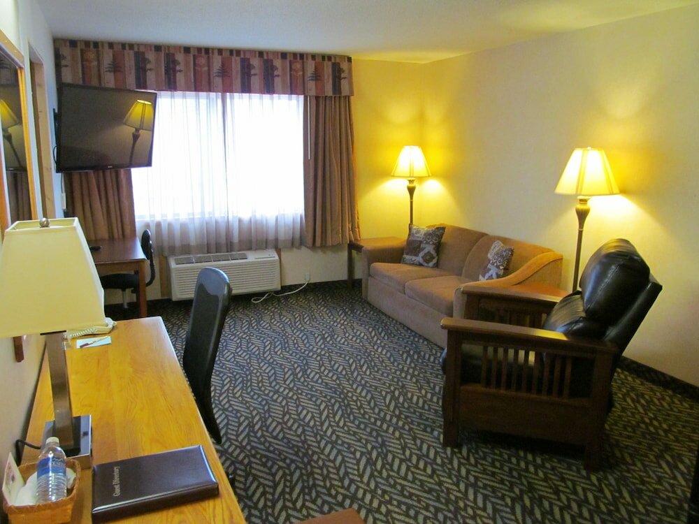 Фото Fireside Inn & Suites