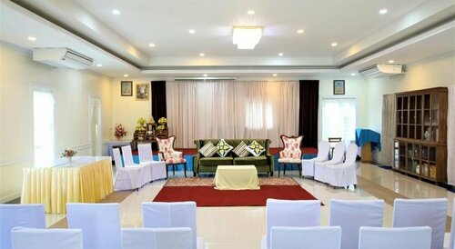 Гостиница Amphawaree Hotel в Самутсонгкхраме