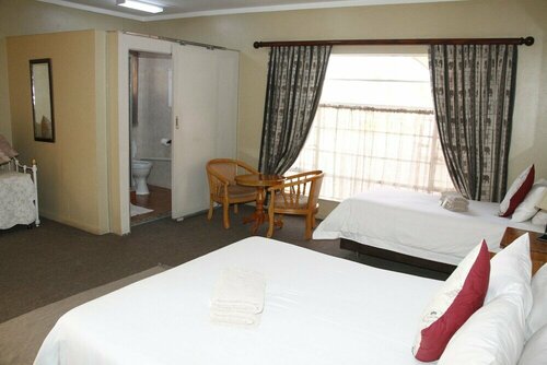 Гостиница Kalahari Guest House в Эмалахлени