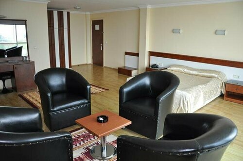 Гостиница Ata Hotel в Кумбургазе