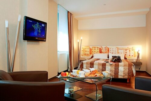Гостиница Hotel de La Cloche в Доле