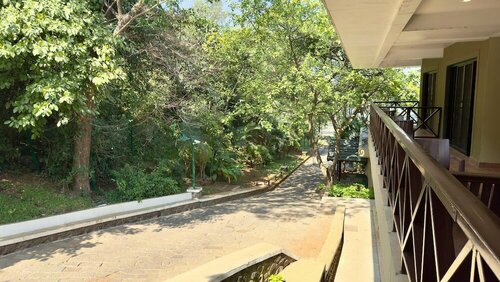 Гостиница The Upper Deck Resort в Лонавала