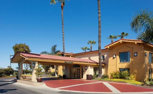 Гостиница La Quinta Inn by Wyndham Costa Mesa Newport Beach в Коста-Меса