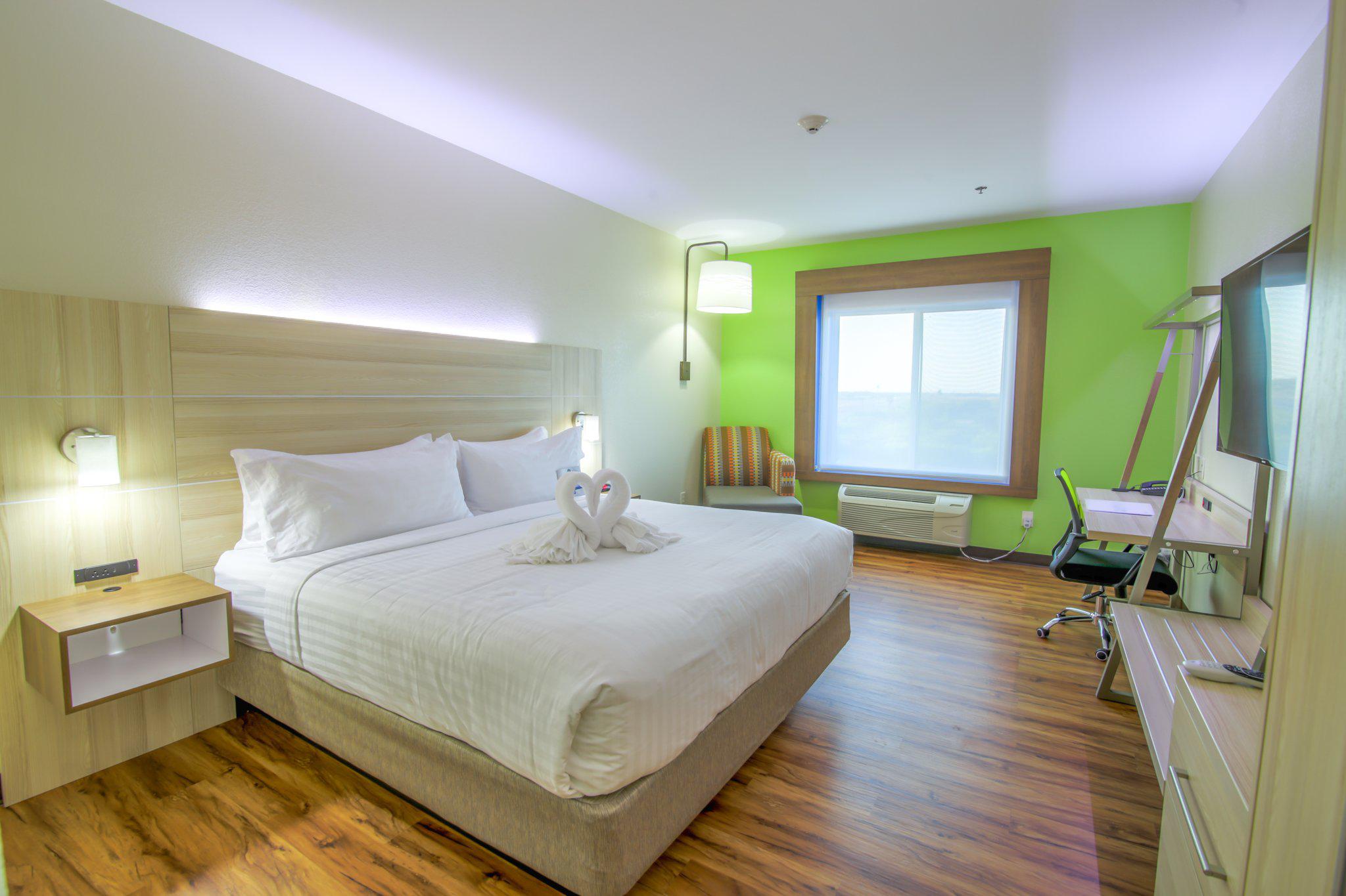 Фото Holiday Inn Express & Suites Raymondville, an Ihg Hotel