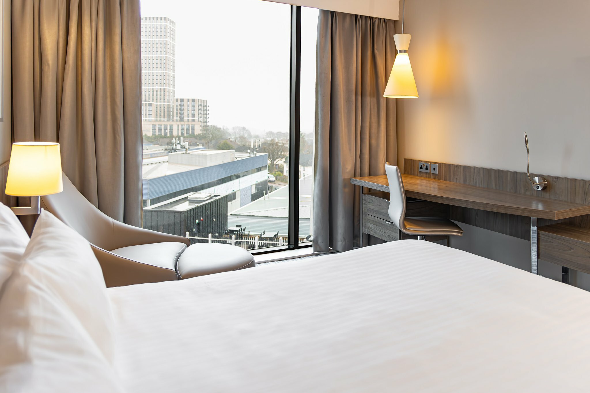 Фото Holiday Inn London - West, an Ihg Hotel