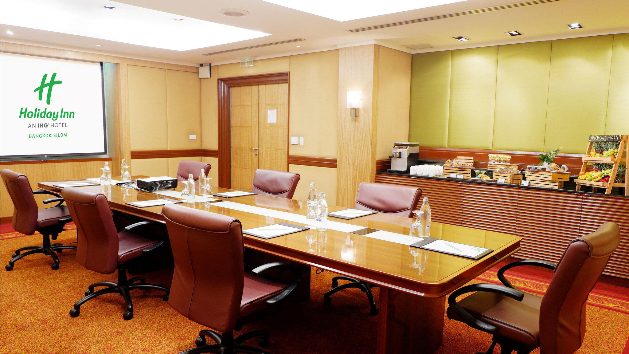 Фото Holiday Inn Bangkok Silom