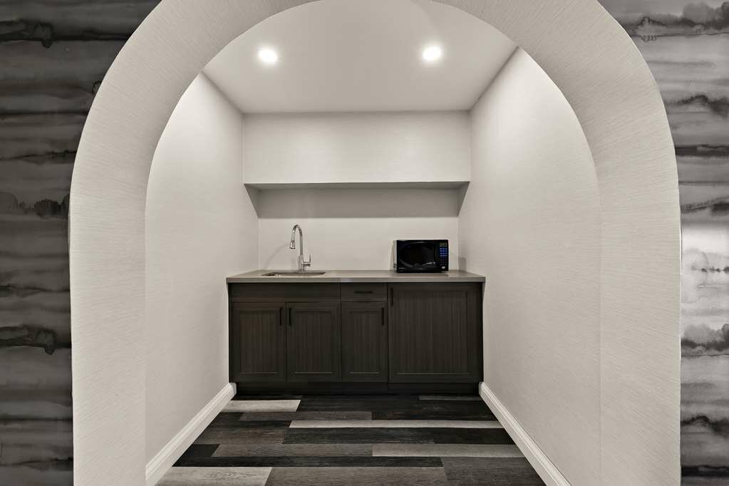 Фото Best Western Parkway Hotel Toronto North