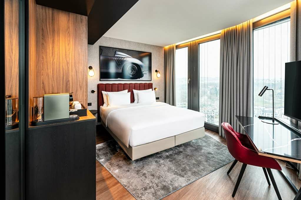 Фото Radisson Blu Hotel At Porsche Design Tower Stuttgart