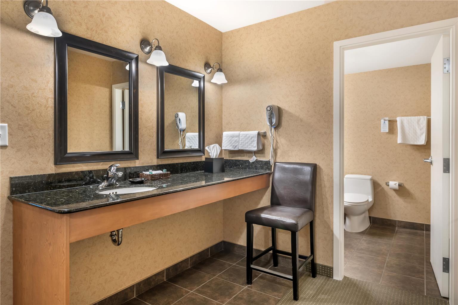 Фото Best Western Sicamous Inn