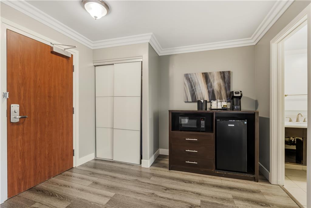 Фото Best Western Plus La Mid Town Hotel