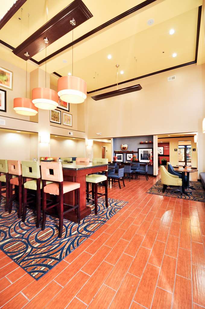 Фото Hampton Inn & Suites Louisville East