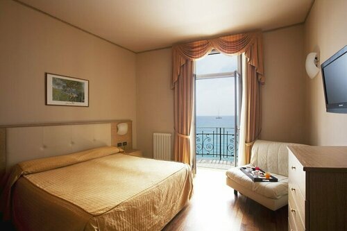 Гостиница Hotel Parigi в Бордигере