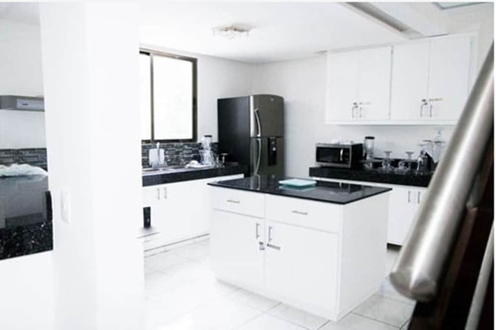 Фото Hostal Tokio