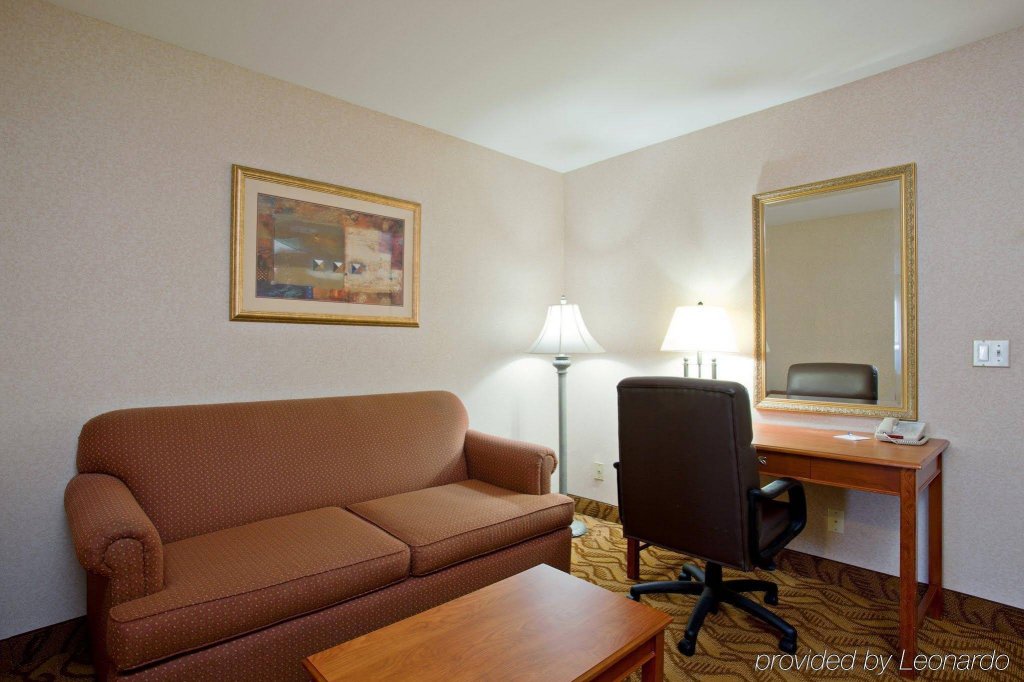 Фото Holiday Inn Express & Suites Pasadena - Los Angeles