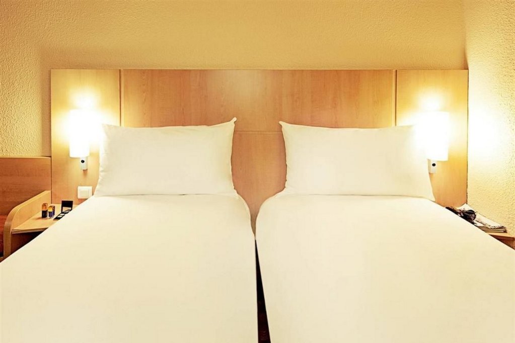 Фото B&B HOTEL Hamburg Airport