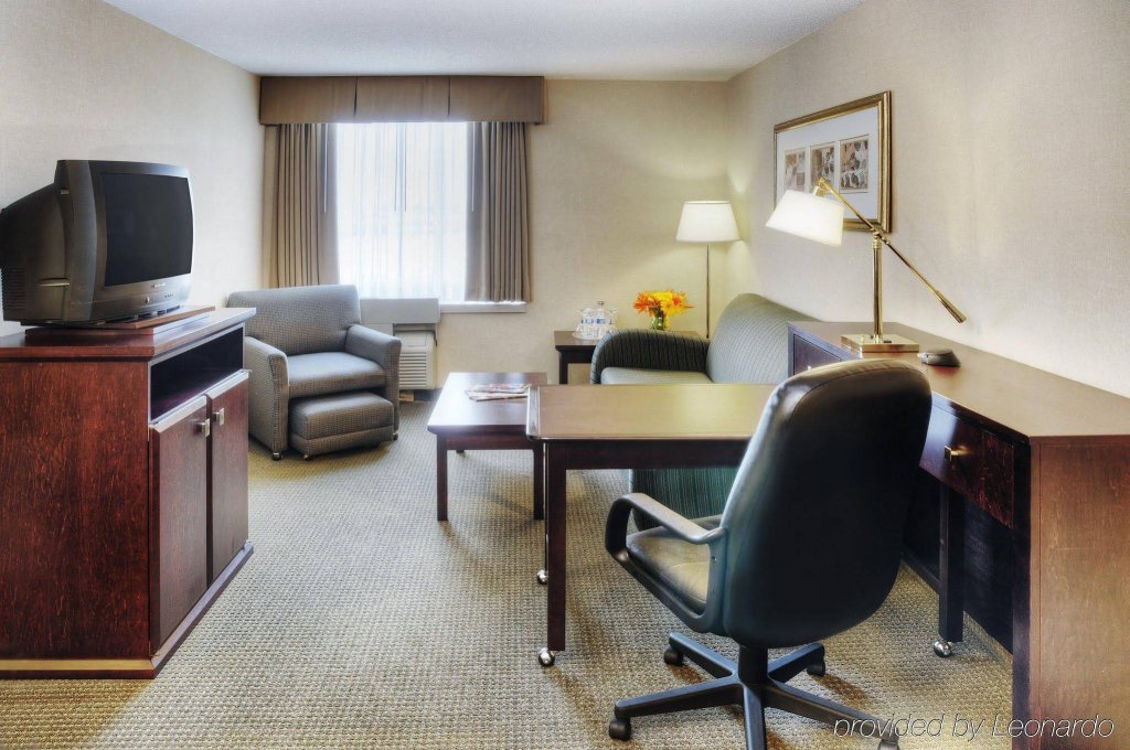 Фото Radisson Suite Hotel - Toronto Airport