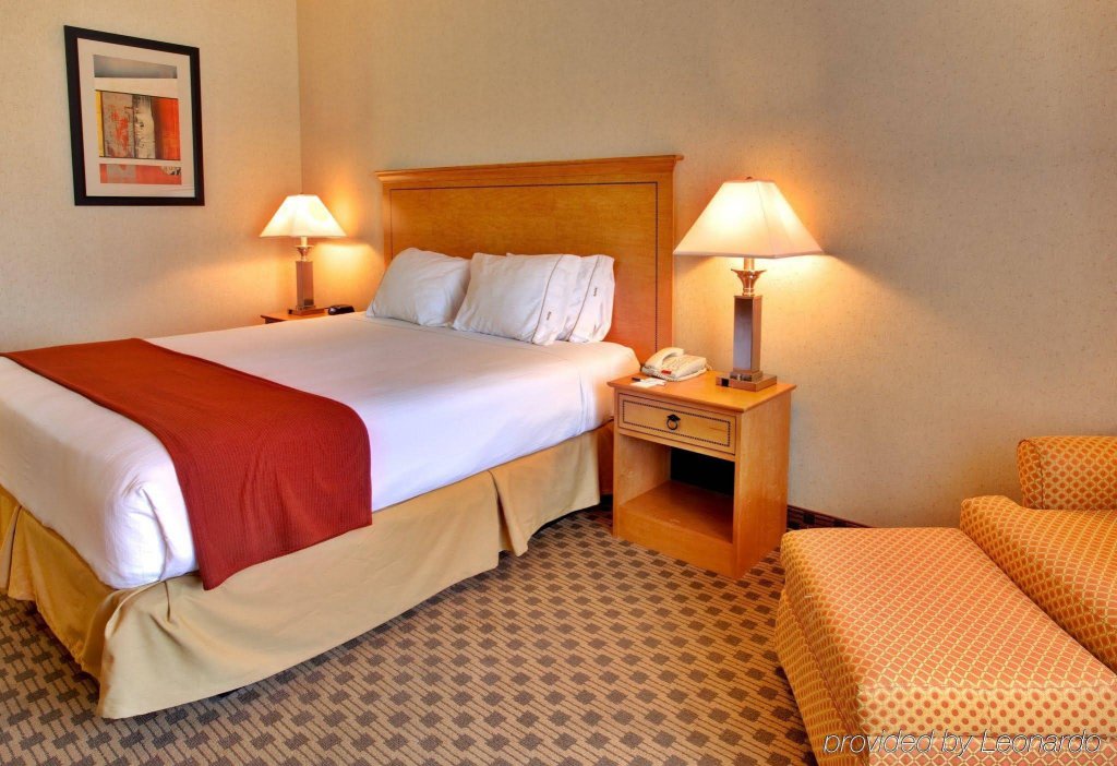 Фото Holiday Inn Express & Suites San Diego Otay Mesa