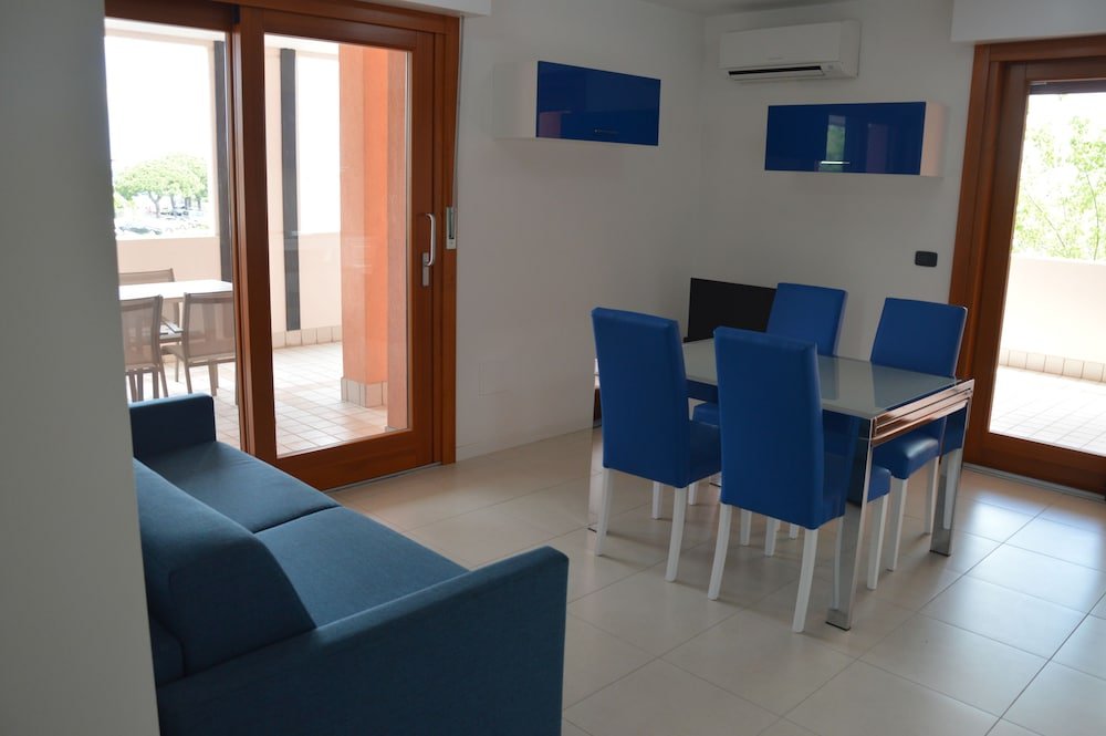 Фото Aparthotel Capitol