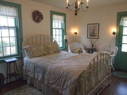 Гостиница Riverwind Inn Bed & Breakfast