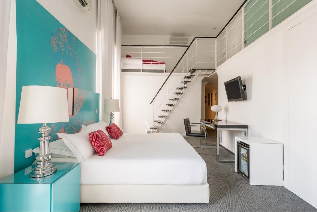 Фото Hotel Room Mate Laura