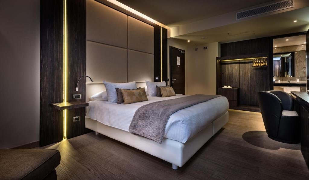 Фото Hotel The Square Milano Duomo