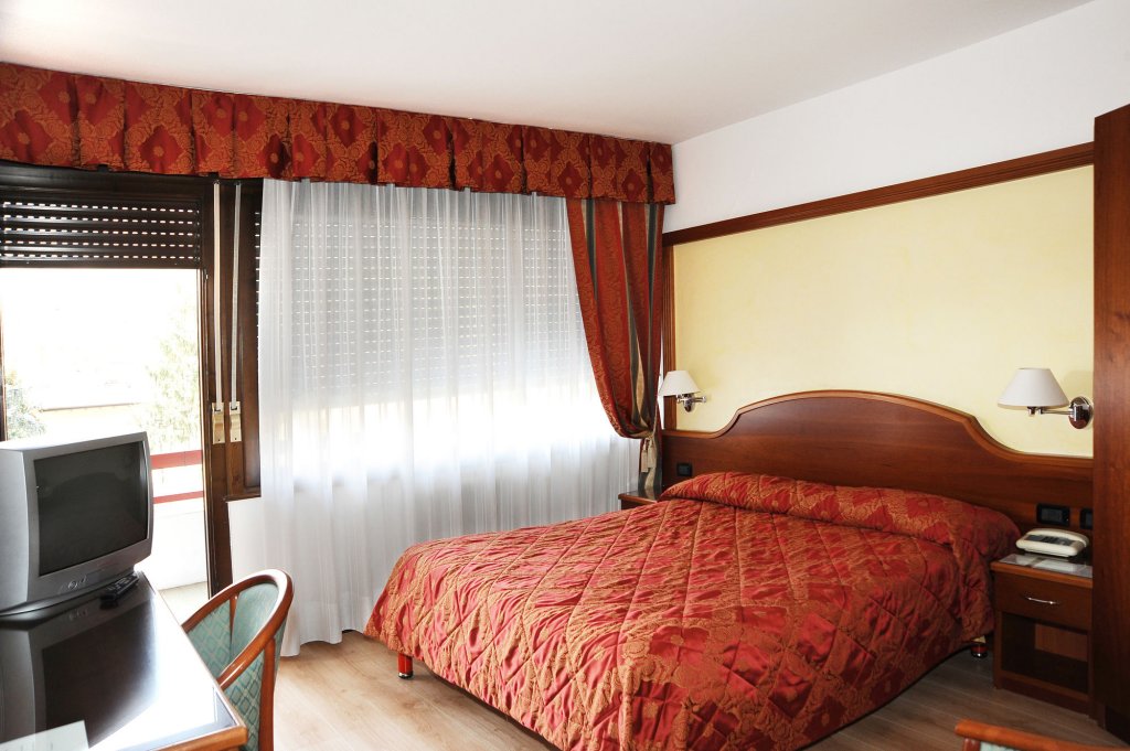 Фото Hi Hotel - Wellness & SPA