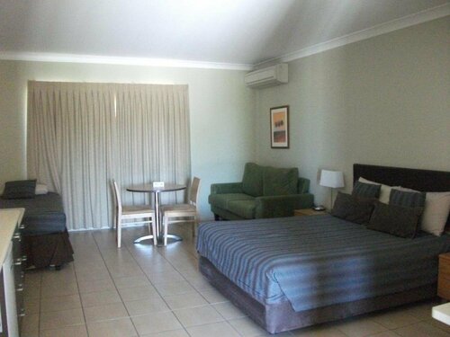 Гостиница Spinifex Motel & Serviced Apartments