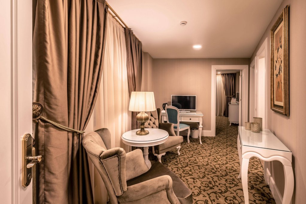 Фото Vuni Palace Hotel