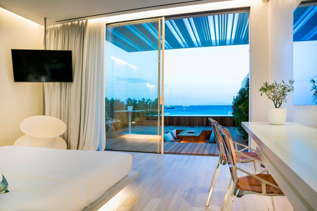 Фото Mykonos Dove Beachfront Hotel