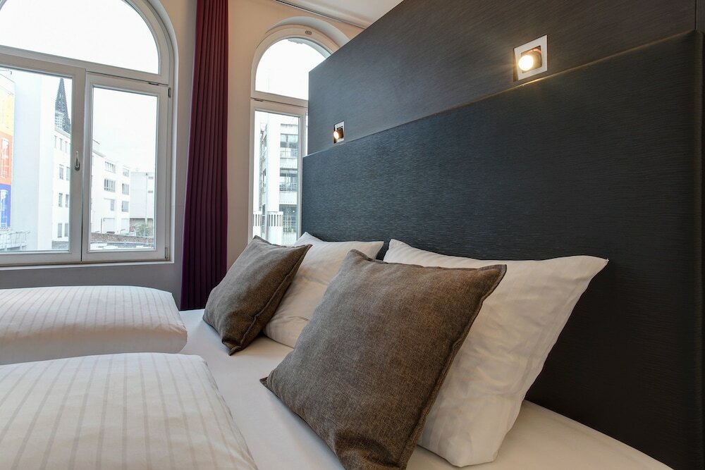 Фото Premier Inn Koeln City Centre