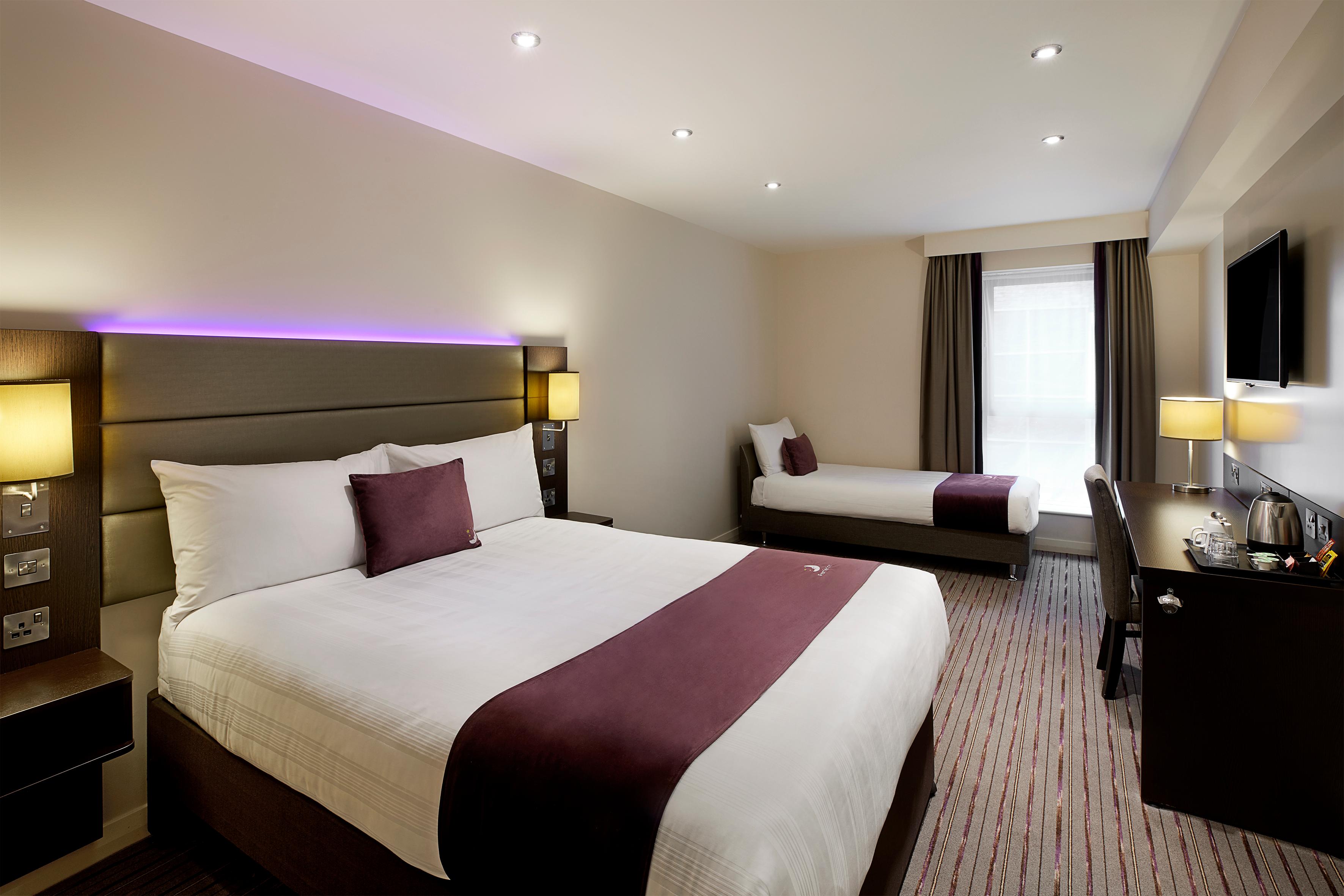 Фото Premier Inn London Canary Wharf Westferry