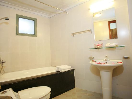 Фото Urban Alley Hotel