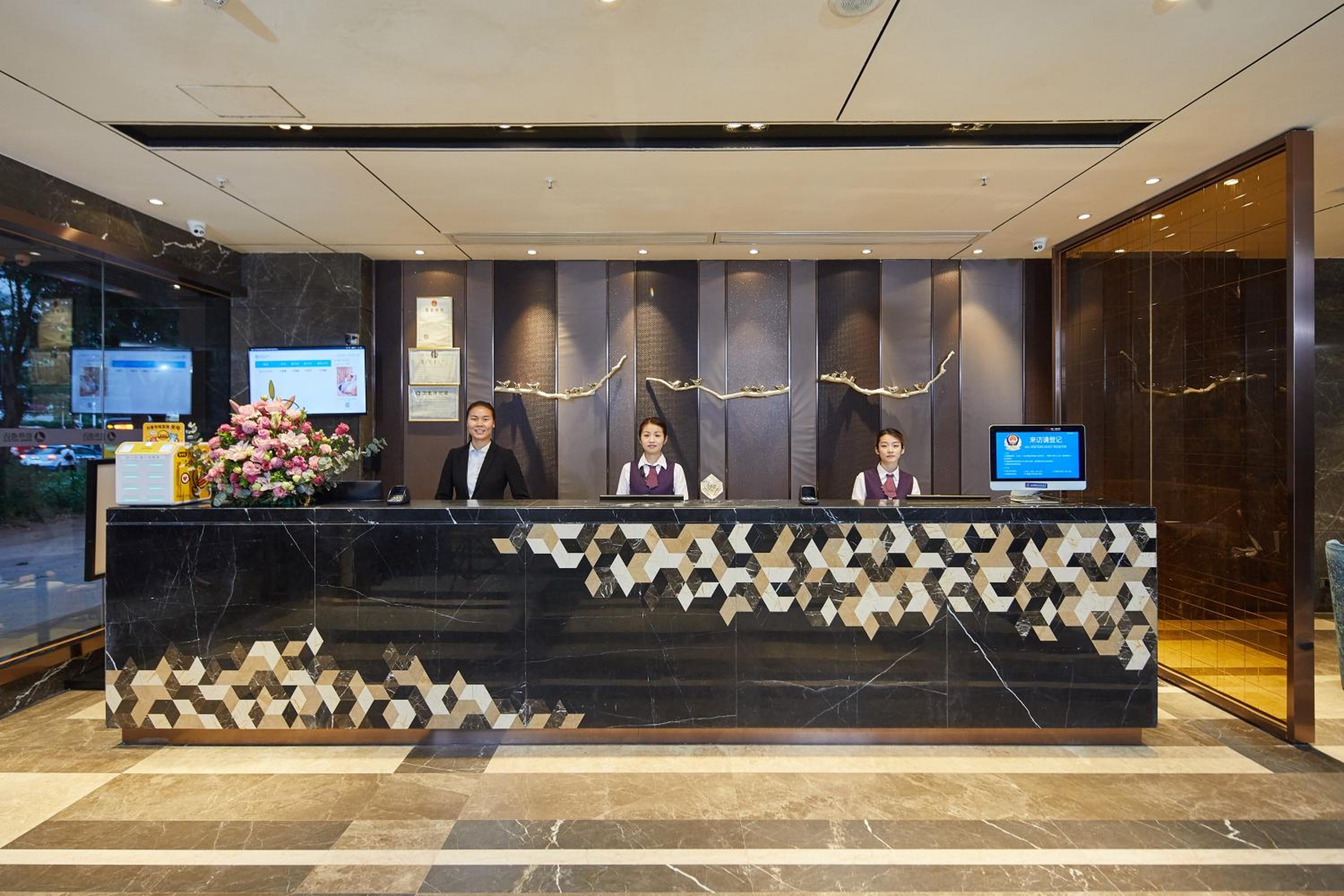 Фото Insail Hotels - Luohu Dongmen Shenzhen