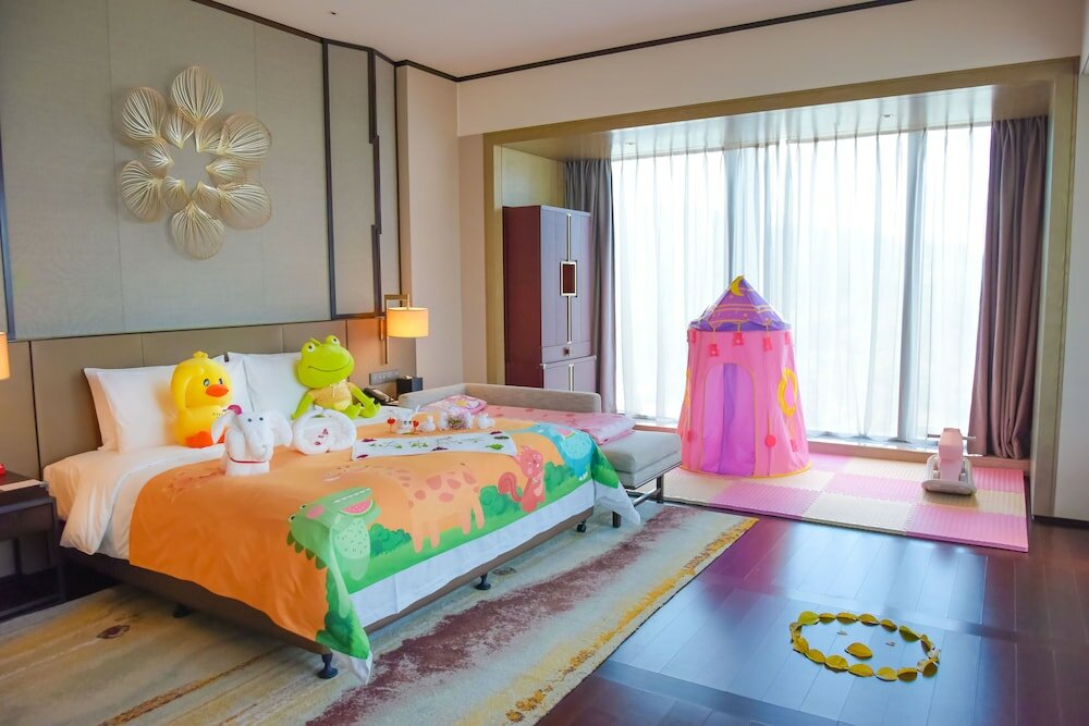 Фото Hualuxe Xiamen Haicang Harbour View, an Ihg Hotel