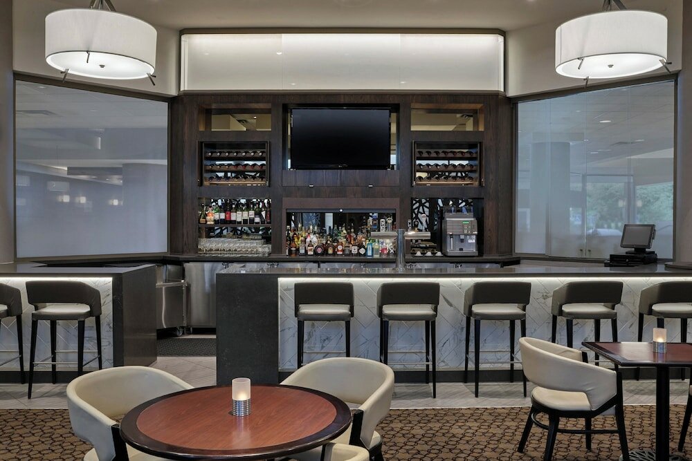Фото Sheraton Vancouver Guildford Hotel