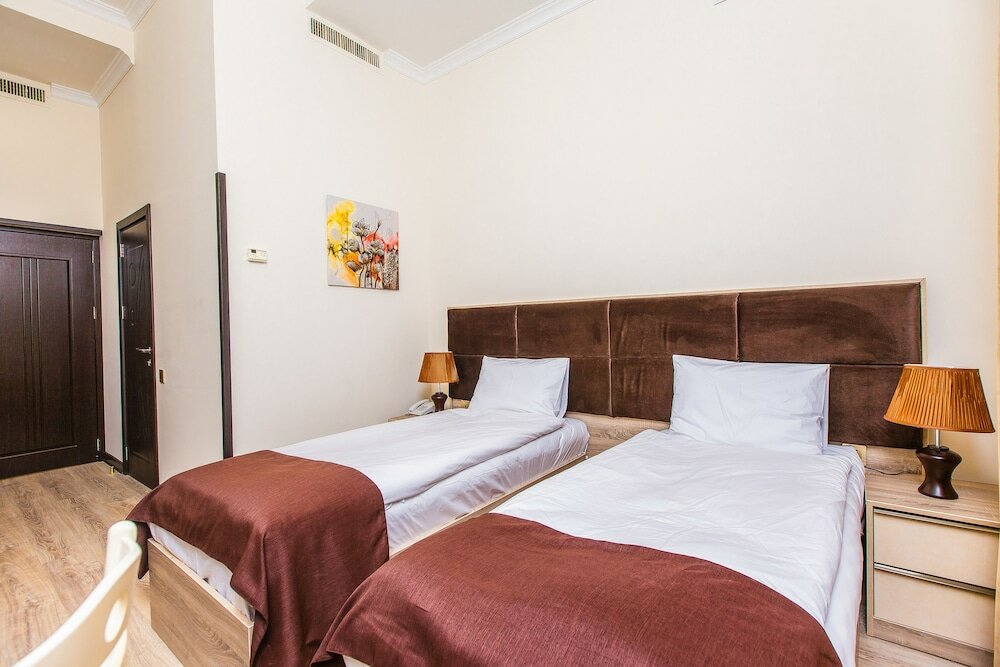 Фото Deluxe City Hotel