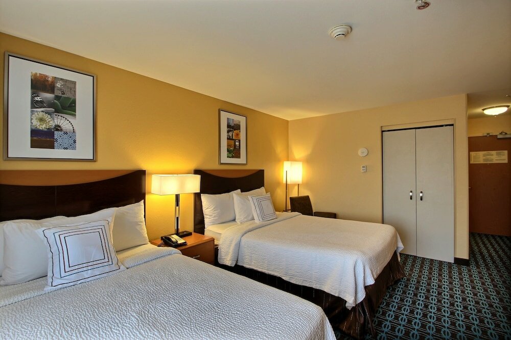 Фото Fairfield Inn & Suites by Marriott Milwaukee Airport