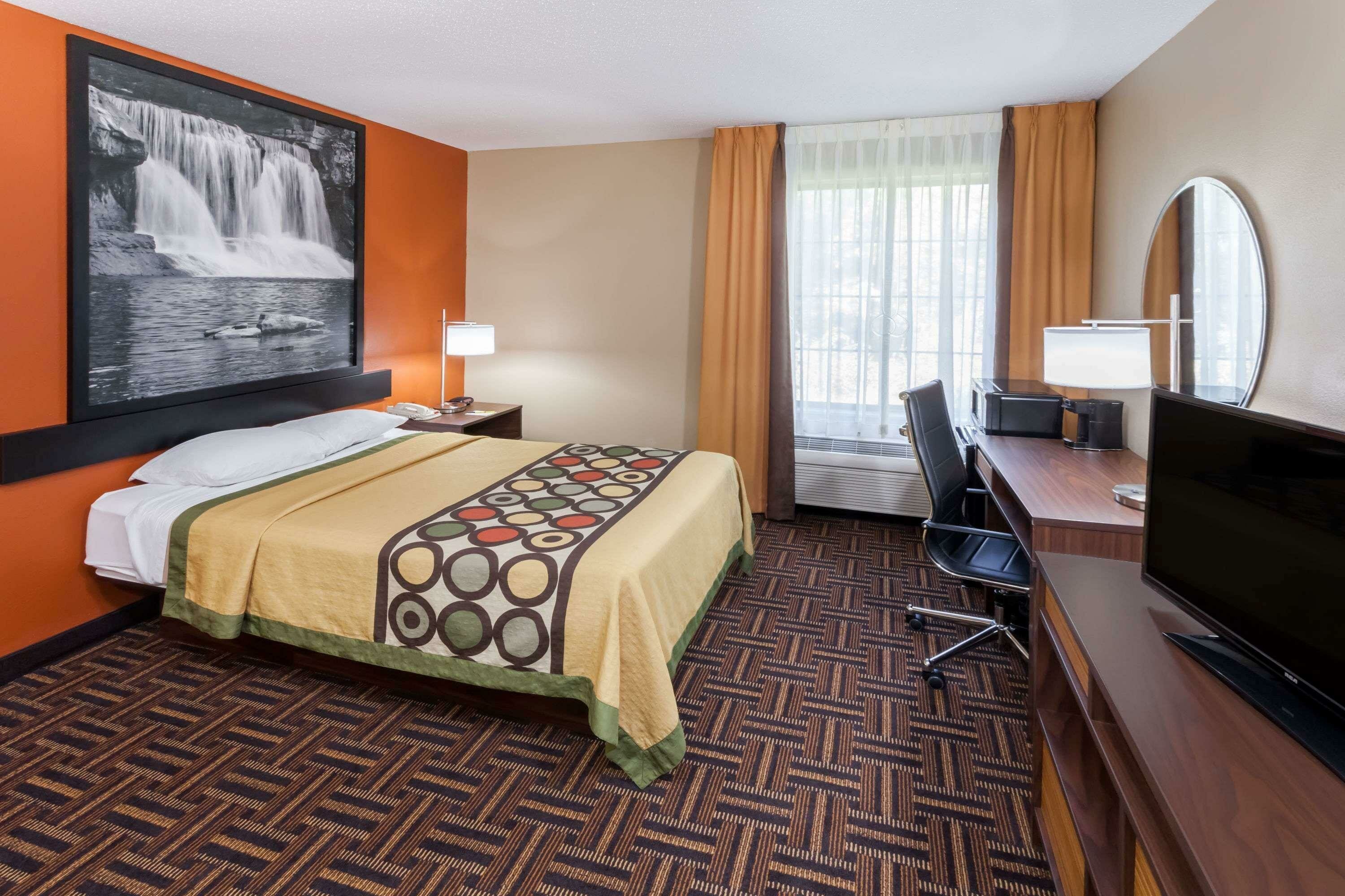 Фото Super 8 by Wyndham Rochester