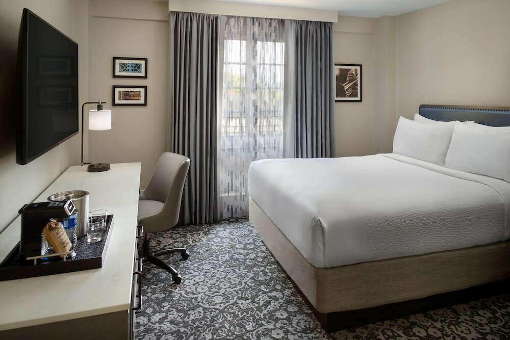 Фото Four Points by Sheraton French Quarter