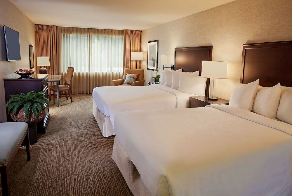 Фото Silver Cloud Hotel Bellevue Eastgate