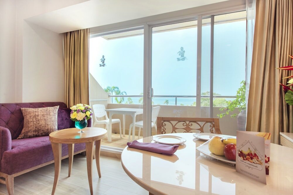 Фото Royal Cliff Beach Hotel