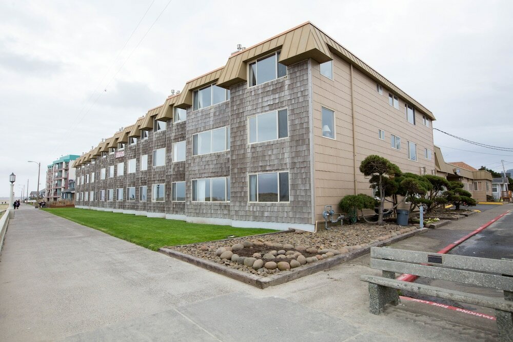 Фото Ebb Tide Oceanfront Inn