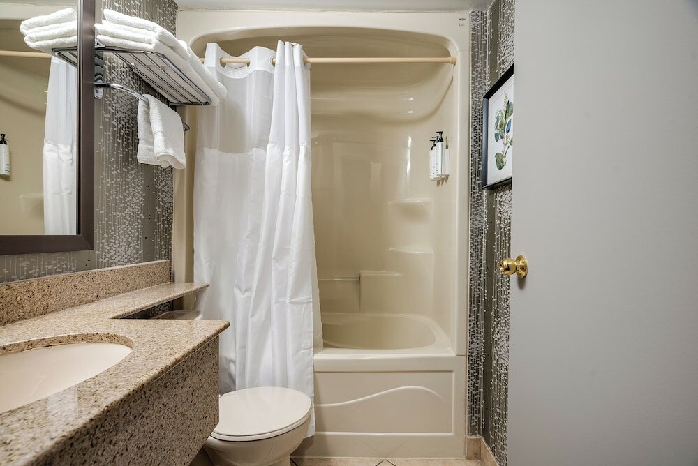 Фото Monte Carlo Inn Toronto West Suites