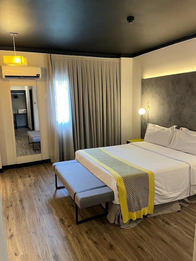 Фото Oasis Tower Hotel