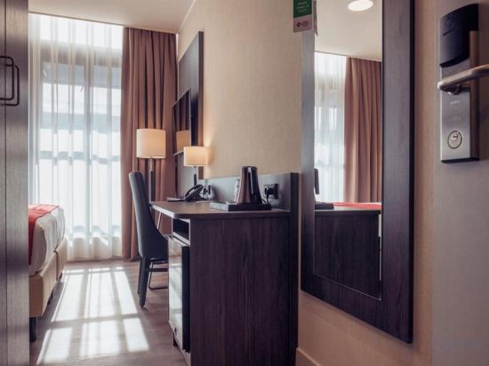 Фото Best Western Plus Plaza Den Haag City Center