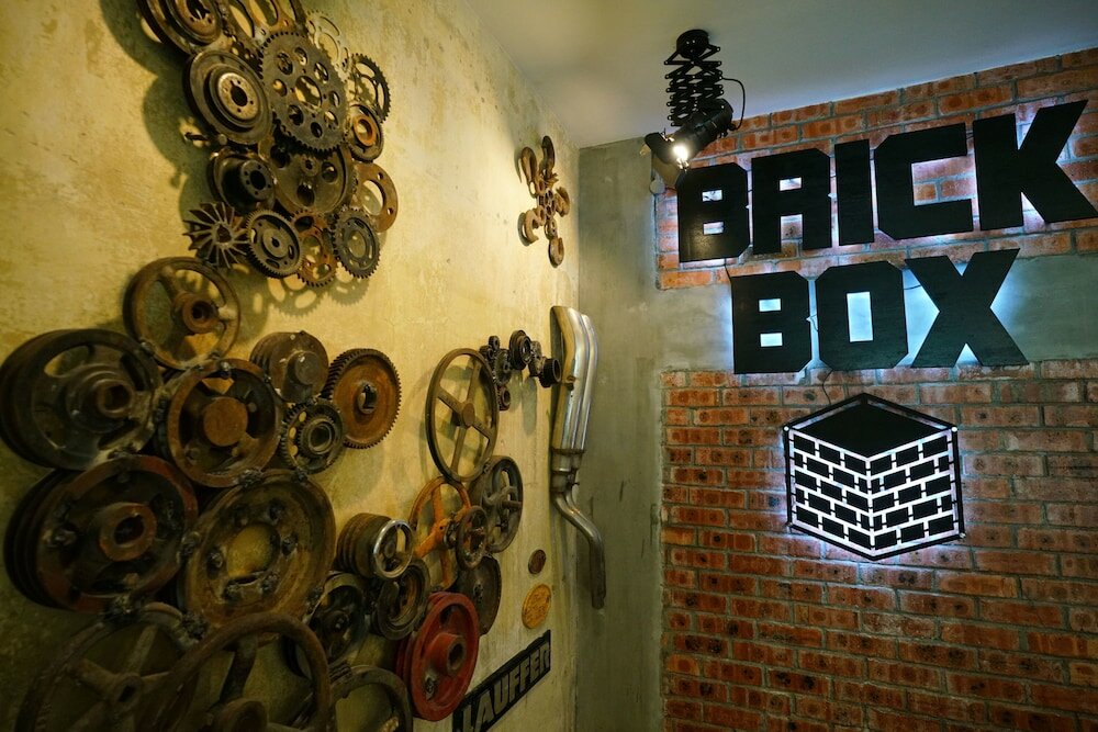 Фото Brick Box Hotel