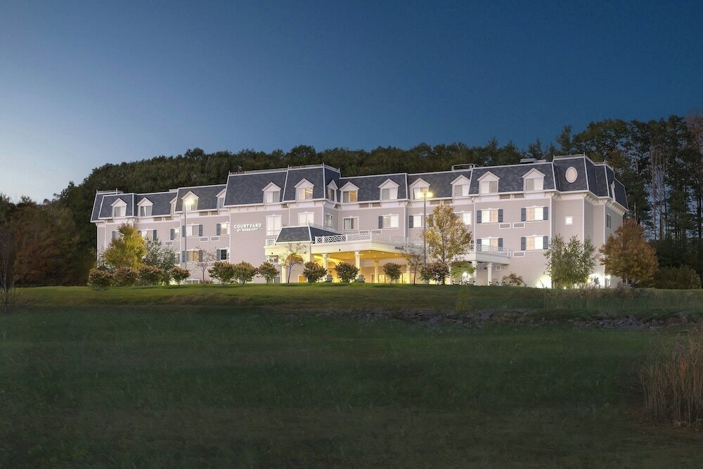 Фото Courtyard by Marriott Lenox Berkshires